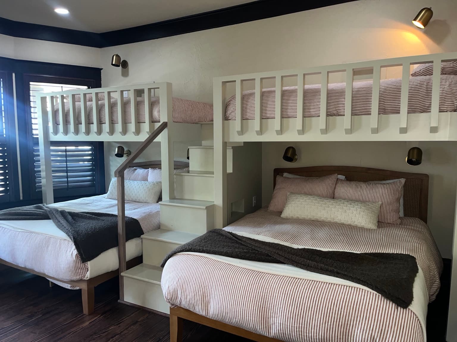 Hotel-quality Airbnb bedding reset by ShiningStars Cleaners LLC in DFW